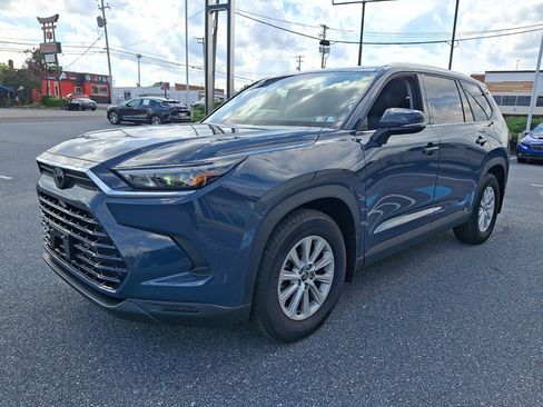 Used 2026 Toyota Grand Highlander AWD image 3