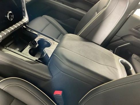 Used 2025 GMC Yukon Elevation AWD/4WD image 14