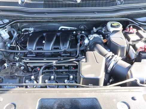 Used 2017 Ford Explorer FWD image 18