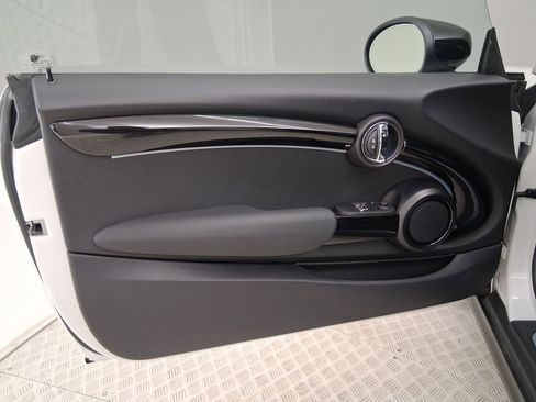Used 2024 MINI Cooper 2-Door Hardtop FWD image 21