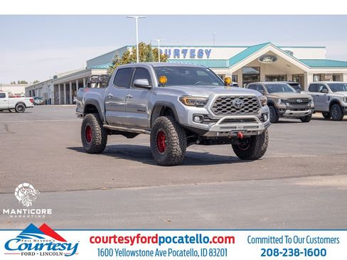 Used 2021 Toyota Tacoma TRD Off-Road w/ Technology Package AWD/4WD image 1