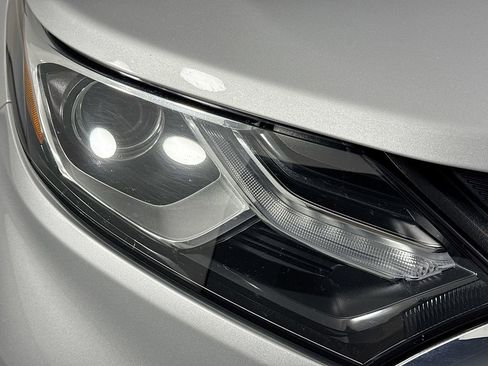 Used 2018 Chevrolet Equinox LT image 40