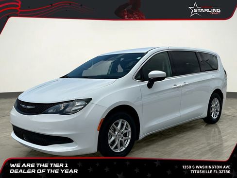 Used 2023 Chrysler Voyager LX FWD image 1