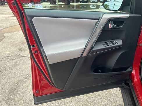 Used 2016 Toyota RAV4 XLE image 33