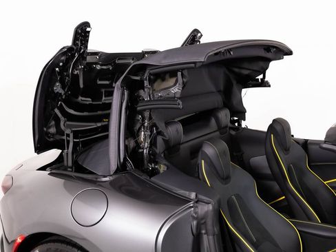 Used 2025 Ferrari Roma Spider RWD image 16