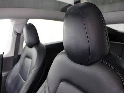 Used 2021 Tesla Model Y Performance AWD/4WD image 4