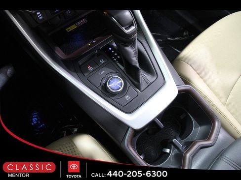 Used 2025 Toyota RAV4 Limited image 17