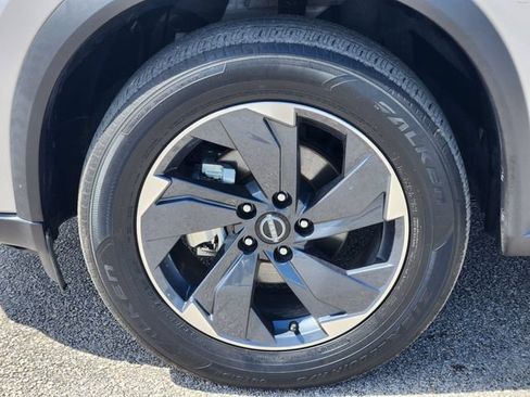 Used 2024 Nissan Rogue SV FWD image 7