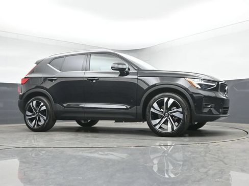 Used 2023 Volvo XC40 B4 Ultimate w/ Protection Package Premier FWD image 38