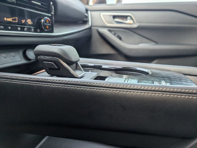 Used 2024 Nissan Rogue Platinum FWD image 19