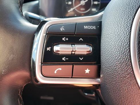 Certified 2022 Kia Carnival SX Prestige FWD image 26