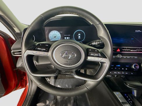 Used 2021 Hyundai Elantra Limited FWD image 13