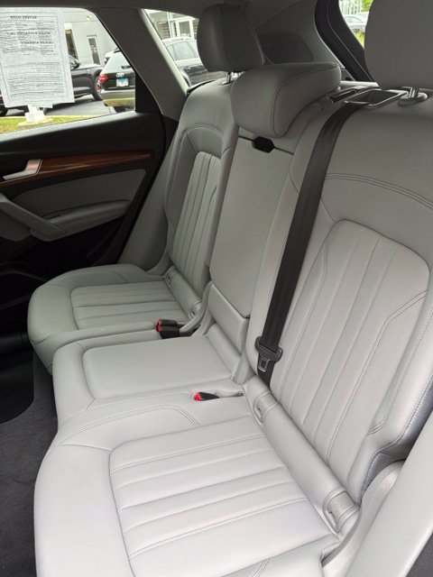 Used 2022 Audi Q5 2.0T Premium Plus w/ Premium Plus Package AWD/4WD image 11