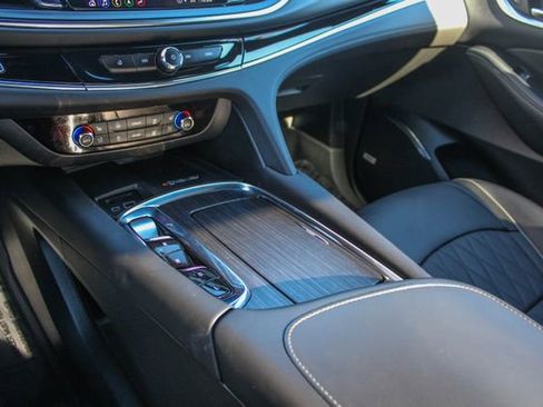 Used 2024 Buick Enclave Avenir image 24