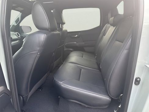 Used 2022 Toyota Tacoma TRD Off-Road image 14