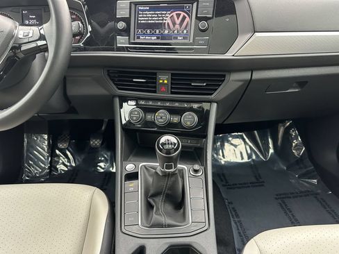 Used 2020 Volkswagen Jetta R-Line w/ R-Line Cold Weather Package FWD image 11