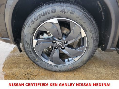 Certified 2025 Nissan Rogue SV image 18