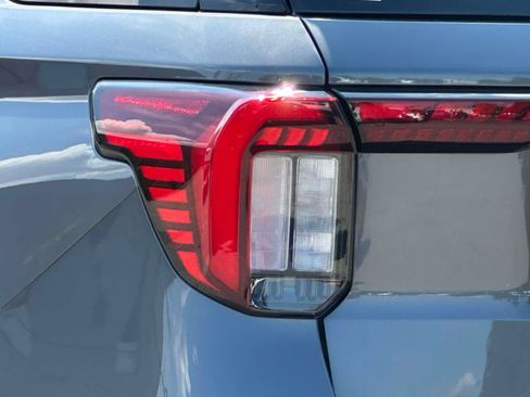 Used 2026 Ford Explorer Active AWD/4WD image 9