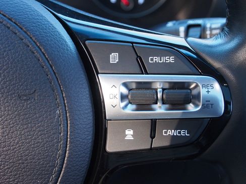 Used 2019 Kia Cadenza Technology image 23