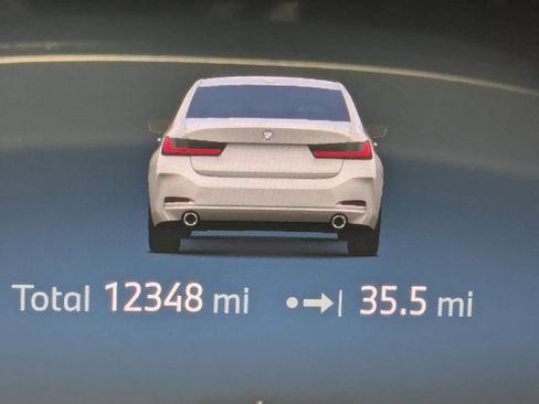 Used 2025 BMW 330i Sedan w/ Convenience Package image 21