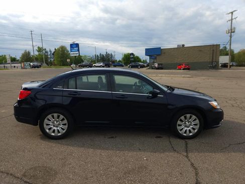 Used 2013 Chrysler 200 LX FWD image 3