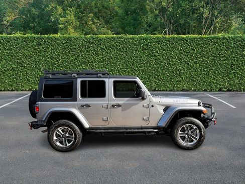 Used 2019 Jeep Wrangler Unlimited Sahara w/ Uconnect 4C Nav & Sound Group AWD/4WD image 2