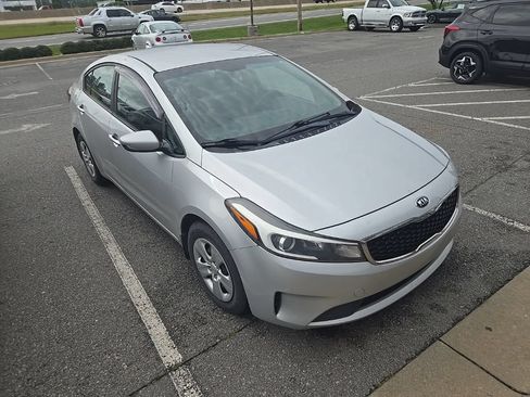 Used 2018 Kia Forte LX FWD image 2