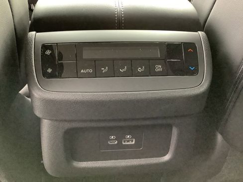 New 2025 Nissan Pathfinder SL w/ Black Appearance Package image 31