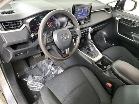 Used 2021 Toyota RAV4 LE image 18