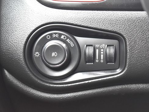 Used 2016 Jeep Renegade Trailhawk w/ Premium Trailhawk Package AWD/4WD image 55