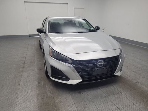 Used 2024 Nissan Altima 2.5 S FWD image 14