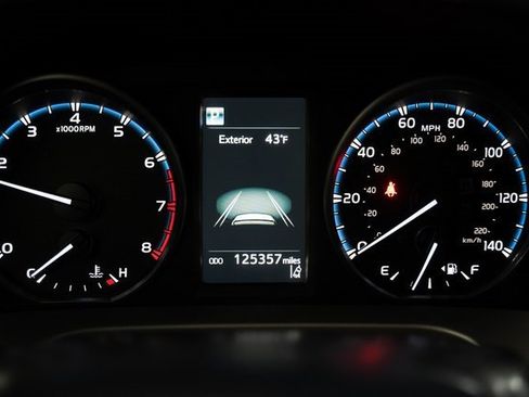 Used 2017 Toyota RAV4 LE image 32