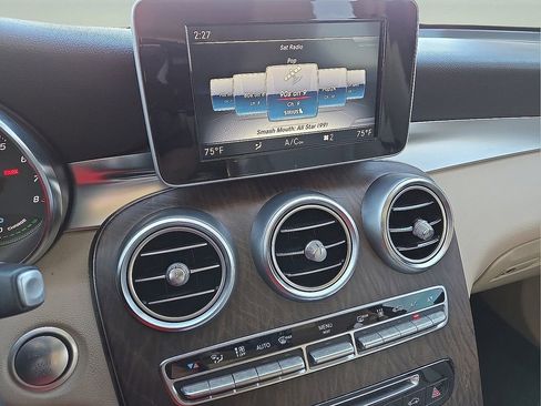 Used 2019 Mercedes-Benz GLC 350e 4MATIC image 27