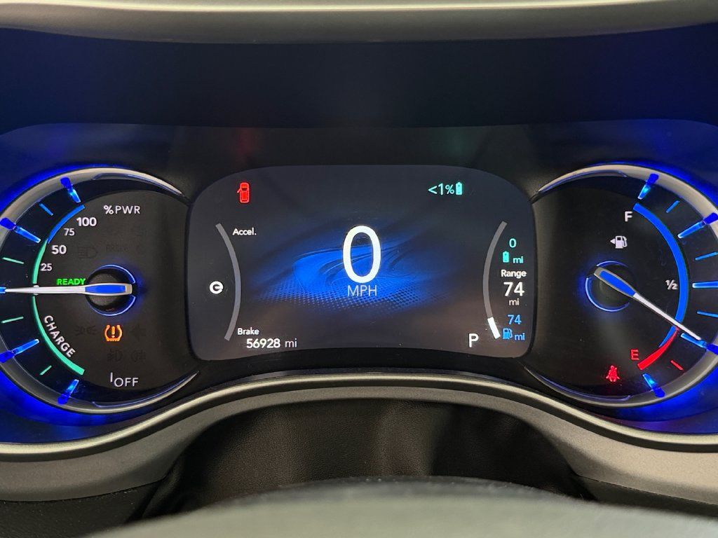 Used 2024 Chrysler Pacifica Limited FWD image 23