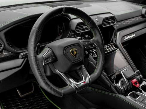 Used 2021 Lamborghini Urus image 12