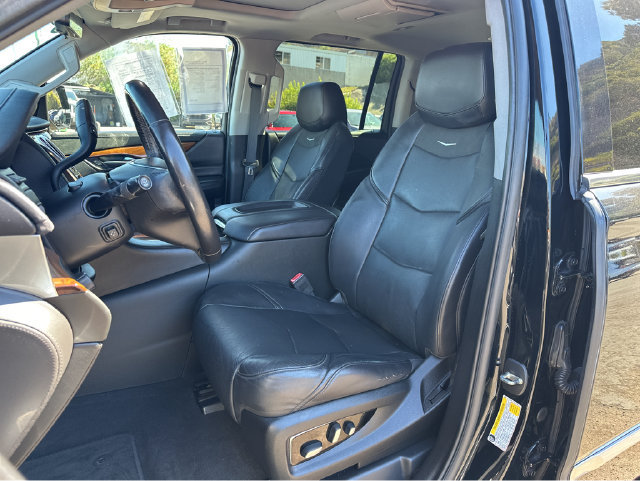 Certified 2019 Cadillac Escalade ESV Premium Luxury RWD image 25