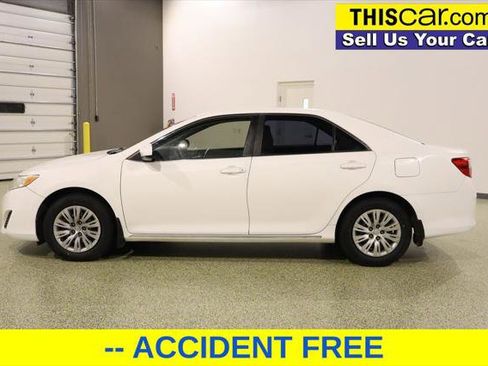 Used 2014 Toyota Camry LE image 4