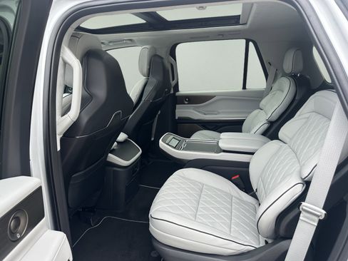 New 2026 Lincoln Navigator Black Label AWD/4WD image 11