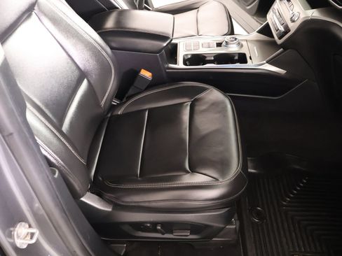 Used 2021 Ford Explorer XLT w/ Equipment Group 202A RWD image 15