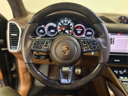 Used 2021 Porsche Cayenne Turbo AWD/4WD image 22
