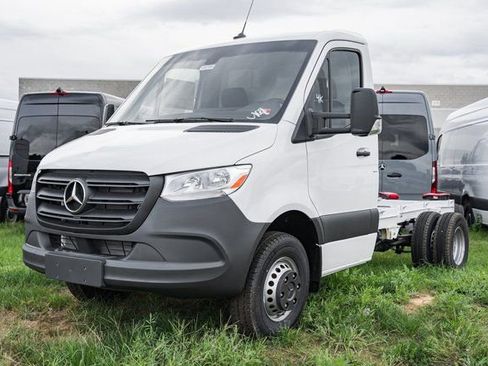 Used 2023 Mercedes-Benz Sprinter 4500 image 3