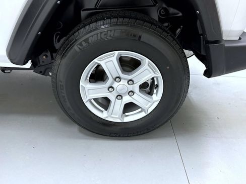 Used 2022 Jeep Wrangler Sport AWD/4WD image 19