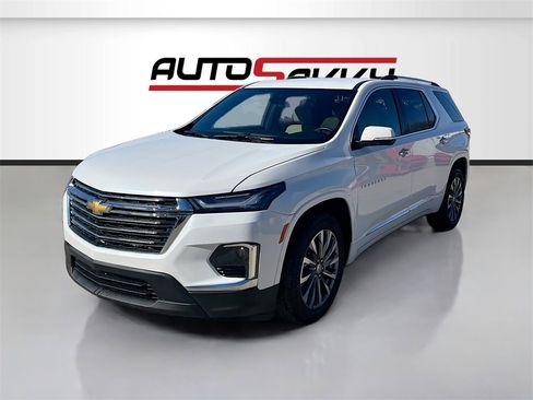Used 2023 Chevrolet Traverse Premier image 3