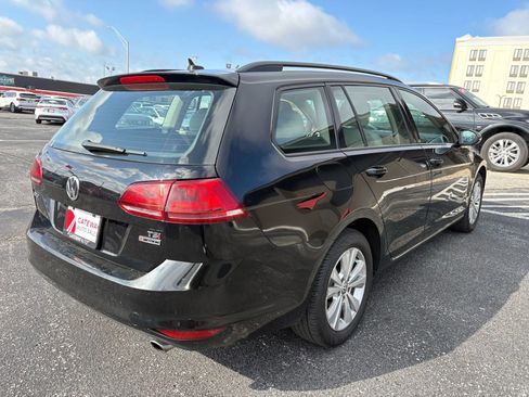 Used 2017 Volkswagen Golf S image 5
