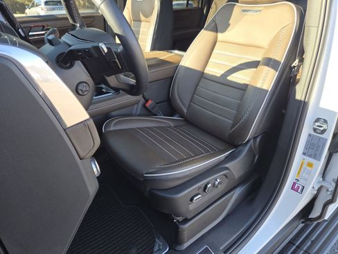 Used 2025 GMC Yukon XL Denali Ultimate image 32