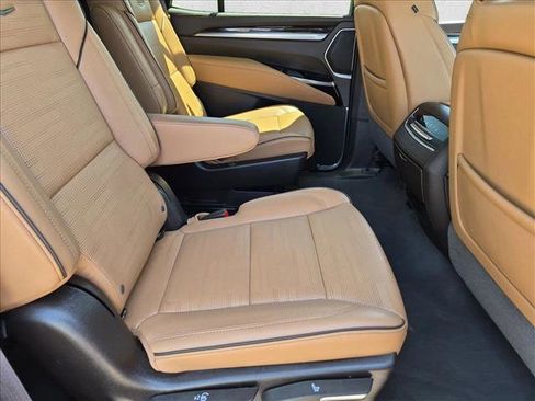 Used 2025 Cadillac Escalade Premium Luxury AWD/4WD image 30