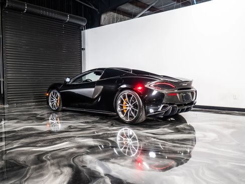 Used 2018 McLaren 570S Spider image 17