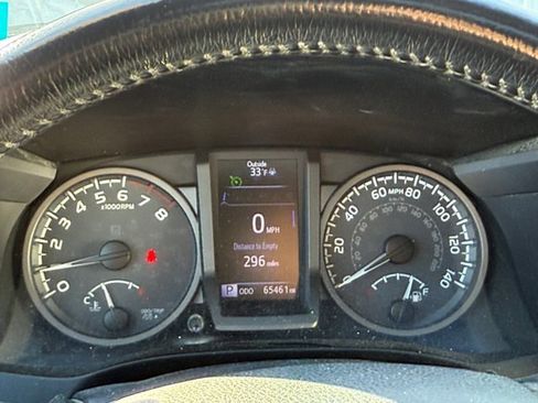 Used 2017 Toyota Tacoma TRD Off-Road image 35