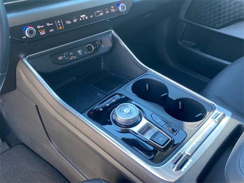 Used 2025 Kia Carnival SX w/ SX Dark Edition Package image 25