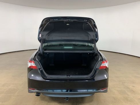 Used 2020 Toyota Camry XLE FWD image 12